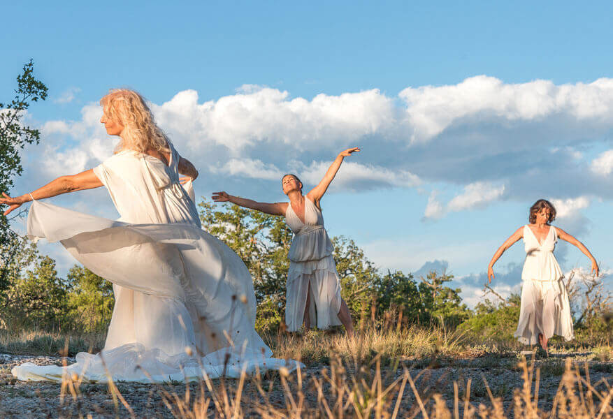 De la danse thérapie à la danse sacrée - développement personnel par la danse